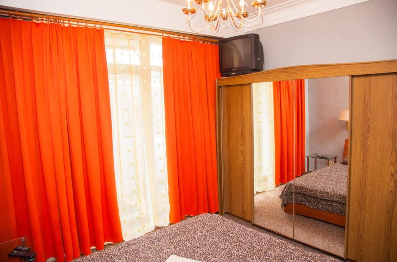 Апартаменты 3 rooms Аpartment on Sobrny avenue 179. Centre Port Imeni Lenina